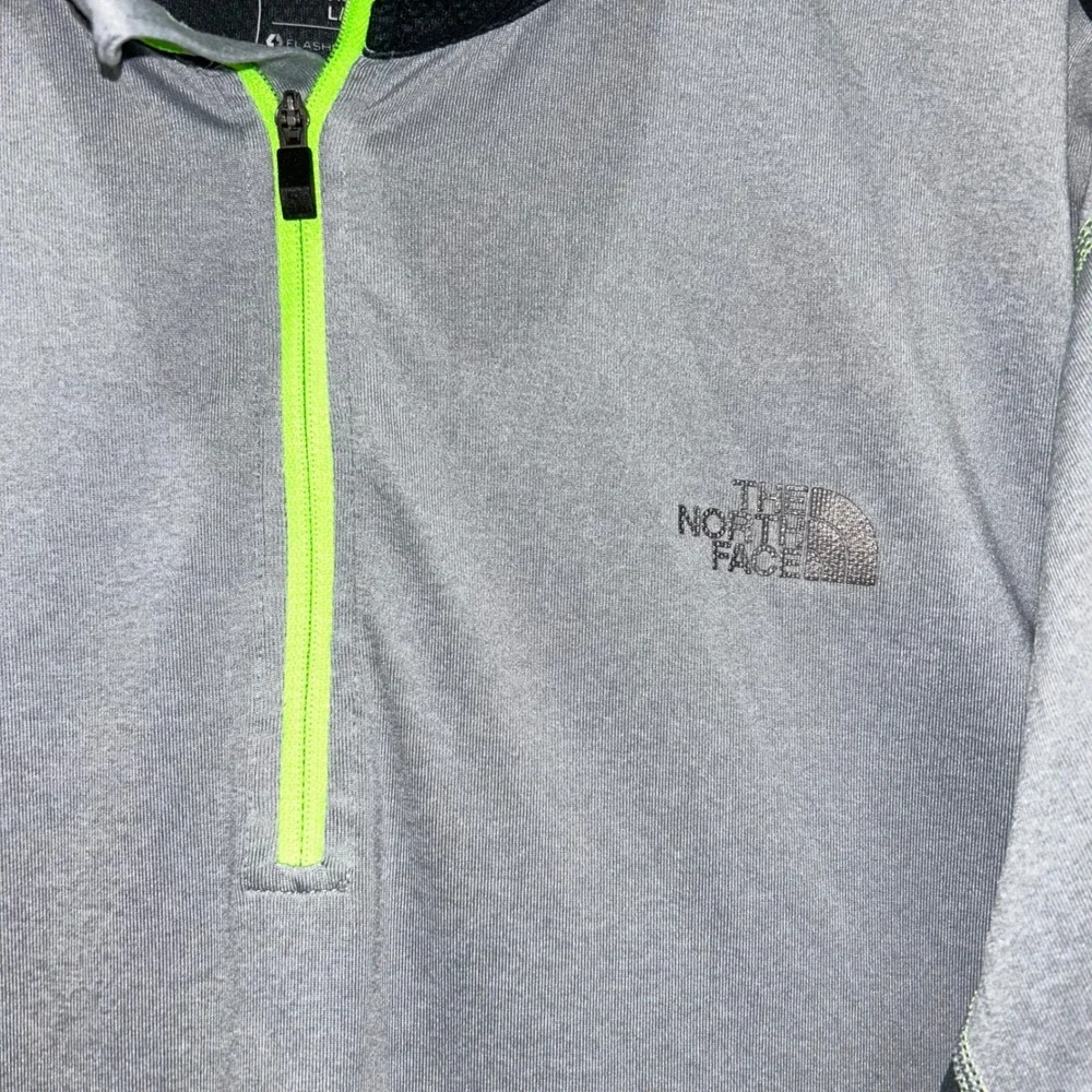 The North Face Mens L G FlashDry XD Quarter Zip Pullover Athletic‎ Gray